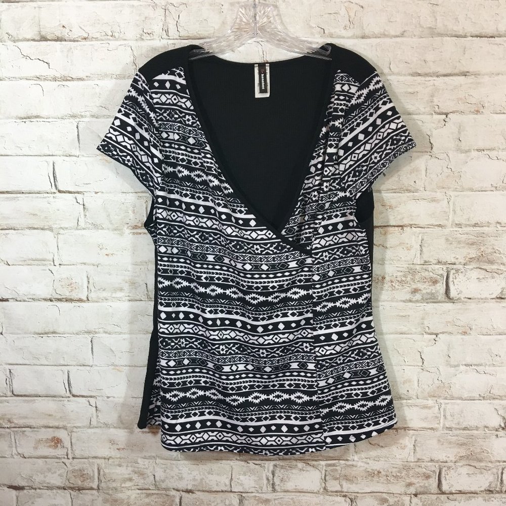 Banabee Womens 2XL Aztec Black White V-neck Stretch Casual Knit Plus Size Top